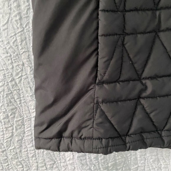 The North Face Women's Black Quilted Puffer Vest - Picture 4 of 9